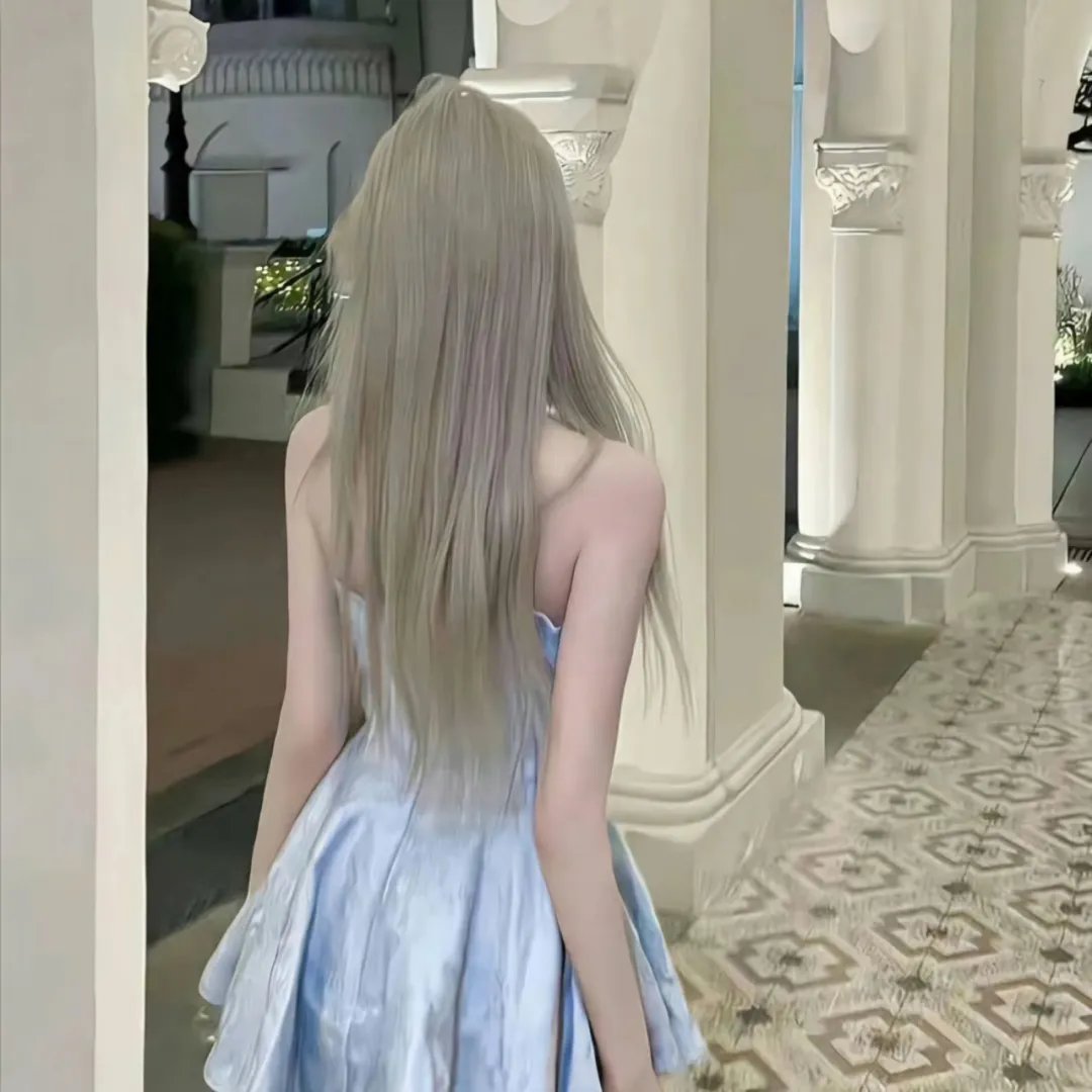 泡沫欢腾的香槟美酒海报